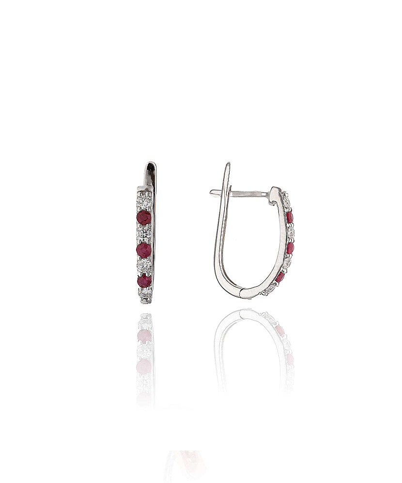 Balto aukso auskarai su rubinais ir briliantais – priekinis vaizdas