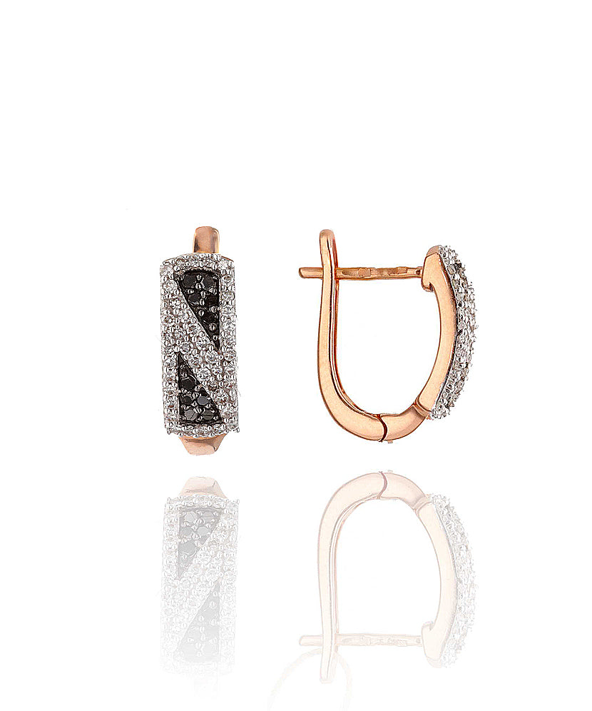 Rožinio aukso auskarai su juodaisiais ir baltaisiais briliantais – priekinis vaizdas