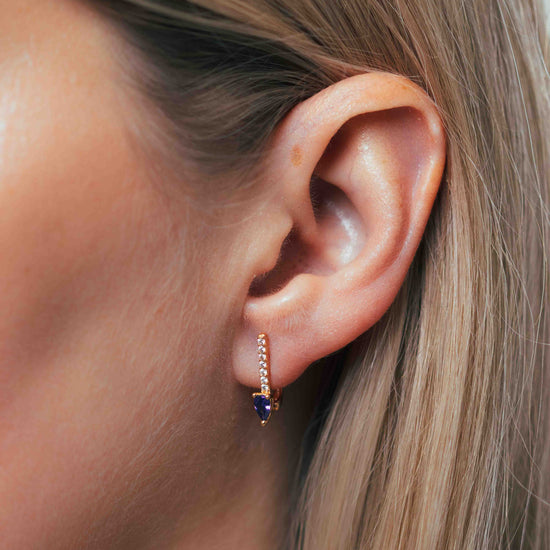 Lašo formos violetiniai auskarai