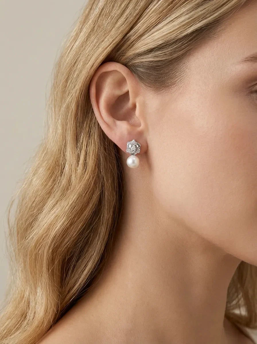 perliniai auskarai gėlės formos