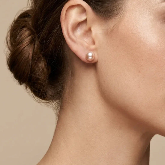 persikiniai perlų auskarai