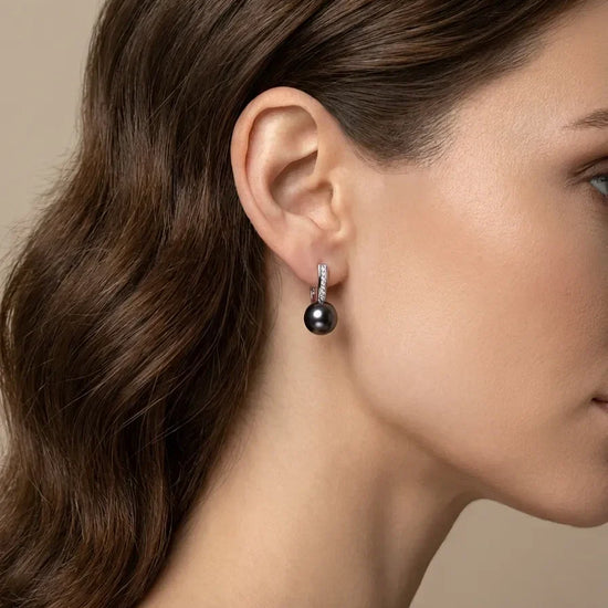 auskarai su juodu perlu