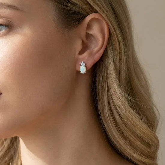 sidabriniai auskarai su opalu