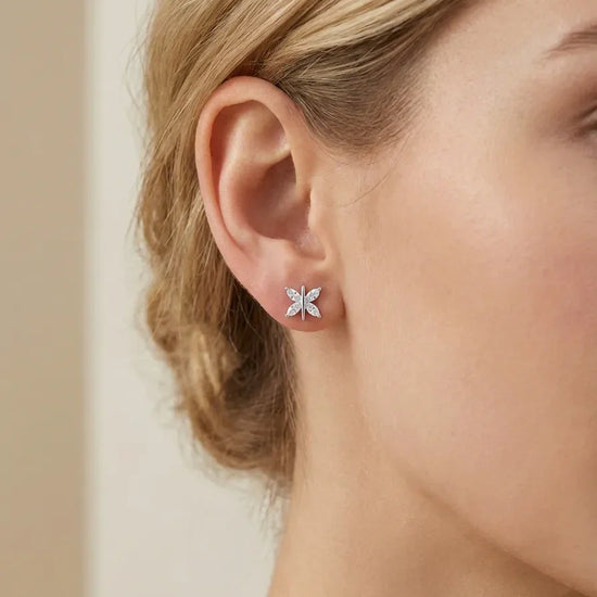 sidabriniai auskarai drugelio formos