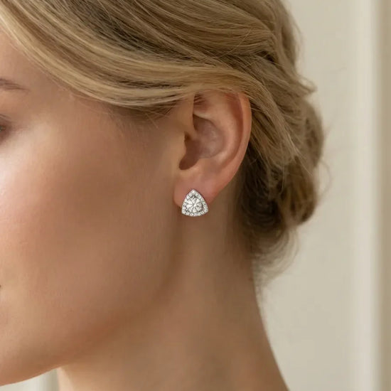 sidabriniai trikampio formos auskarai