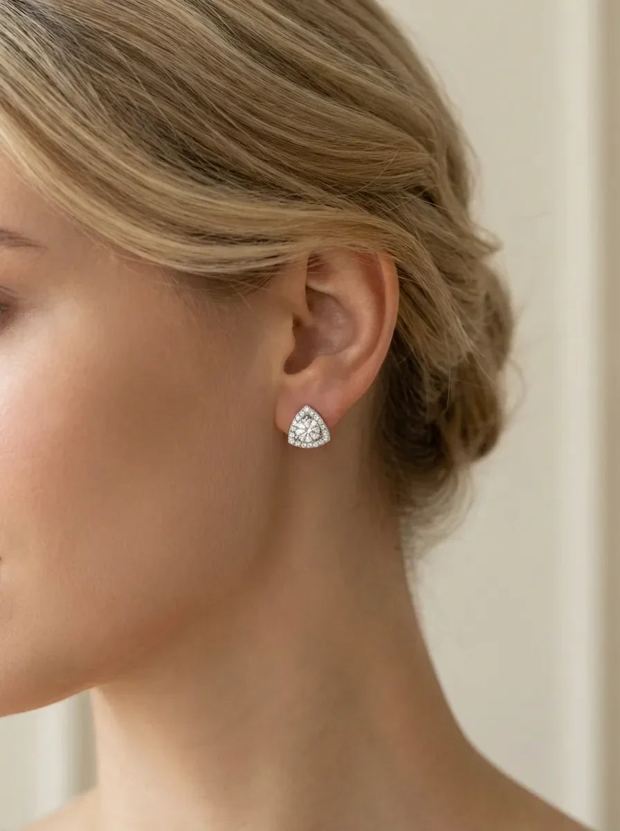 sidabriniai trikampio formos auskarai