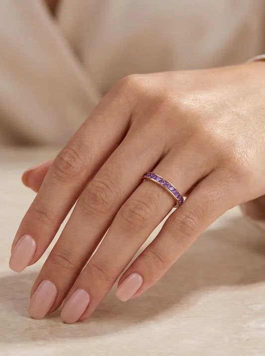 Raudono aukso žiedas su alyviniais cirkoniais 1,69 g (16,5 dydis)