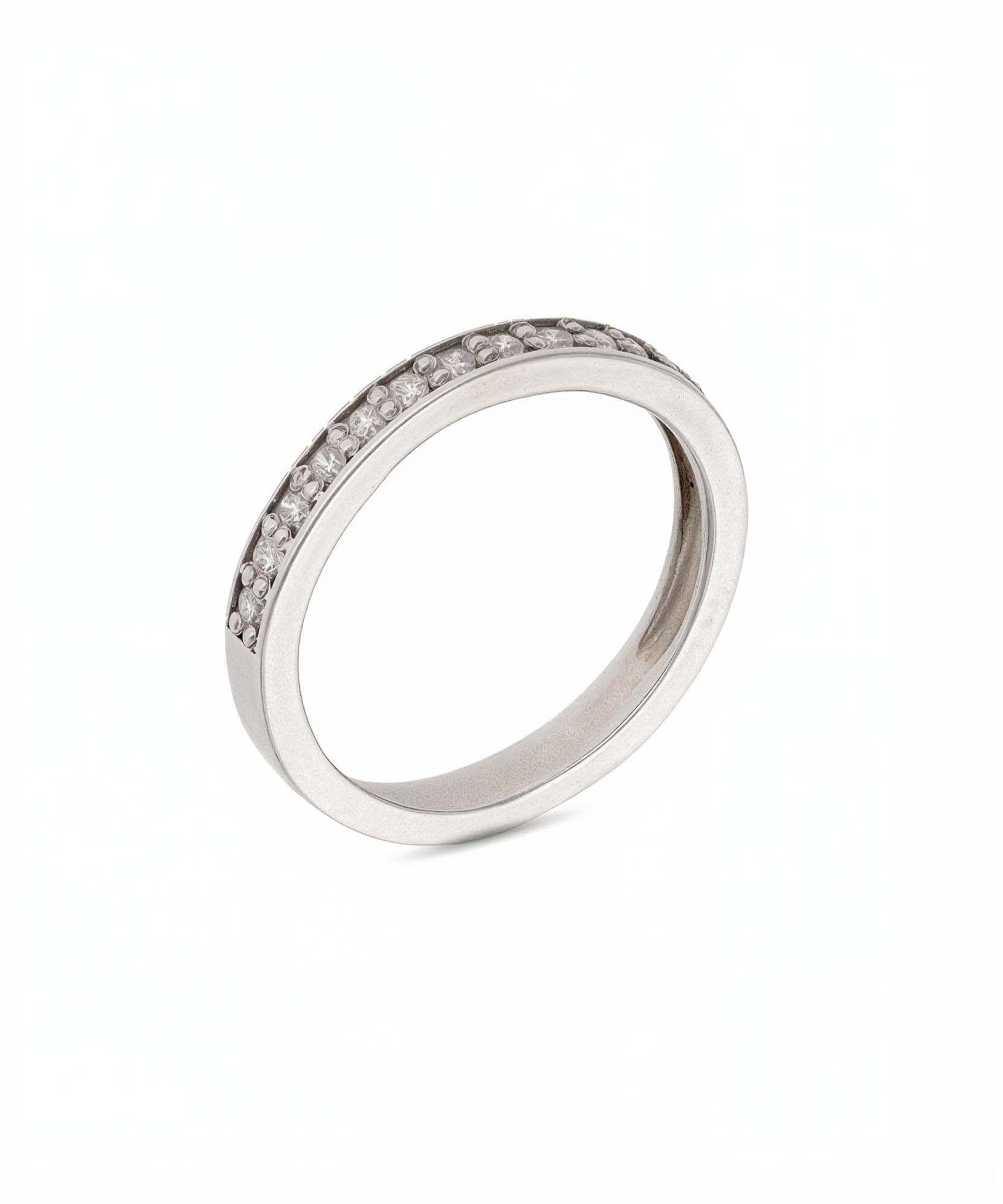 Baltas aukso žiedas su pilnai inkrustuotais briliantais