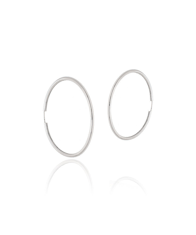 Elegantiškos balto aukso auskarų rinkės iš šono