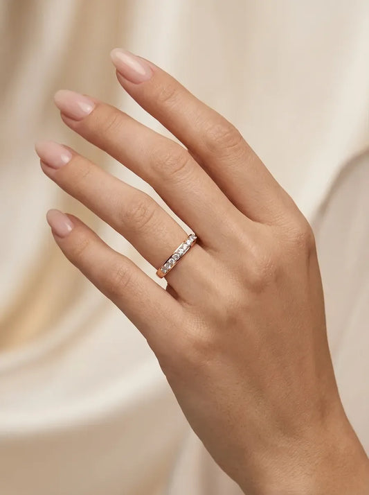 Raudono aukso žiedas su cirkoniais 2,26 g (18 dydis)