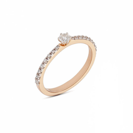 Plonas raudono aukso žiedas su centriniu briliantu