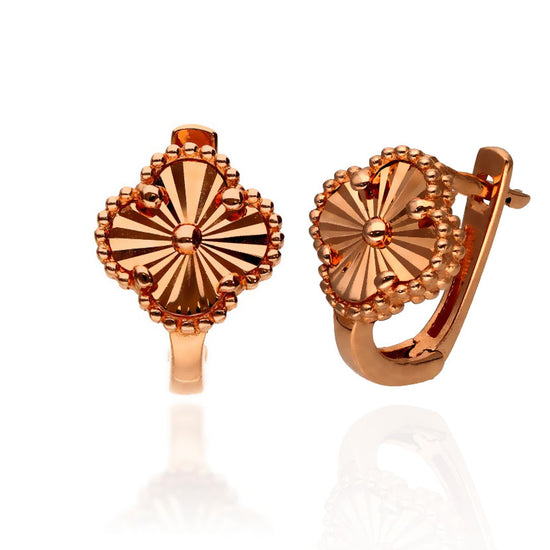 Auksiniai dekoratyviniai auskarai