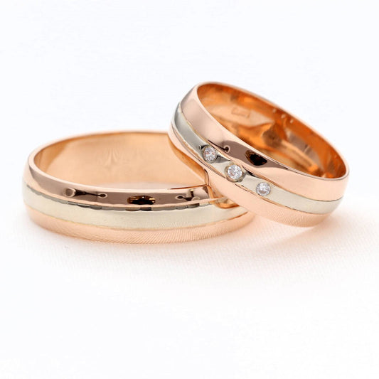 Dviejų spalvų vestuvinių žiedų pora, 6 mm, balto aukso centrinė juosta, viename žiede trys briliantai