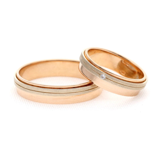 Dviejų spalvų vestuvinių žiedų pora, rožinis ir baltas auksas, 5 mm, viename žiede briliantas