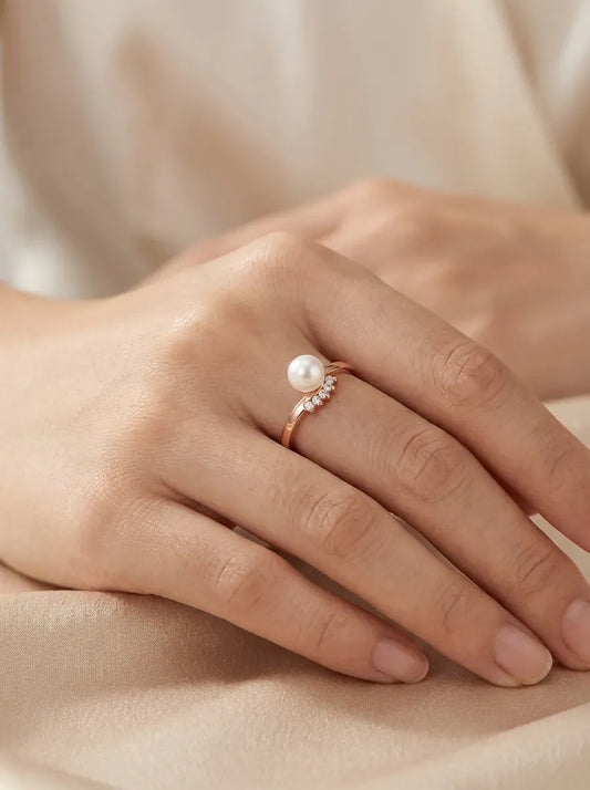 Auksinis žiedas su perlu