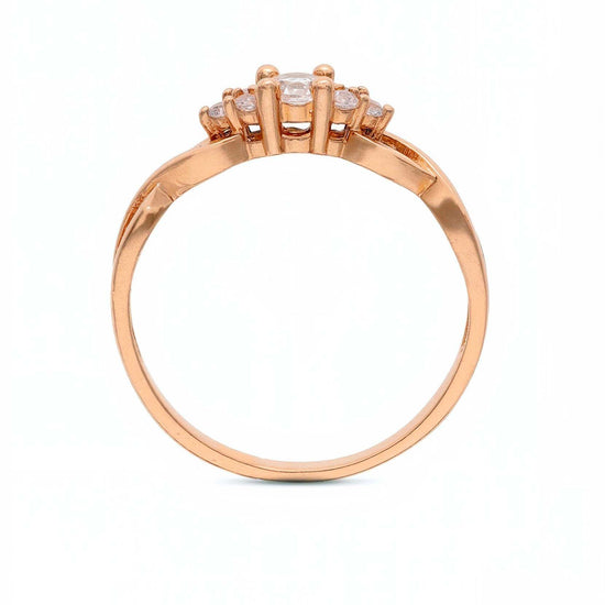 Elegantiškas žiedas su keliomis deimantinėmis akutėmis