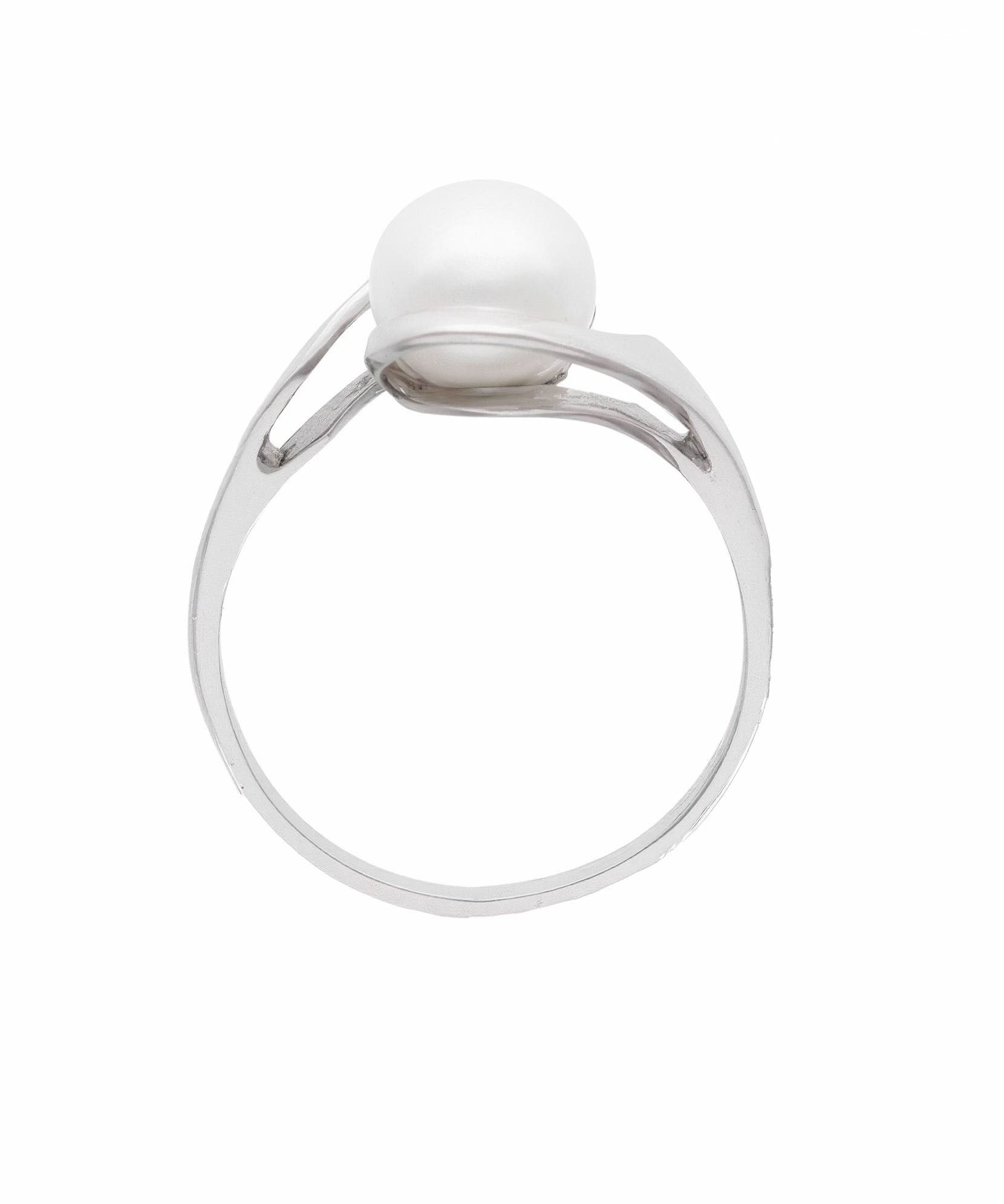 Klasikinio stiliaus žiedas su perlu – balto aukso papuošalas