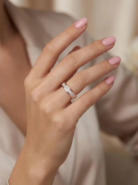 Raudono aukso žiedas su cirkoniais 4,08 g (18,5 dydis)