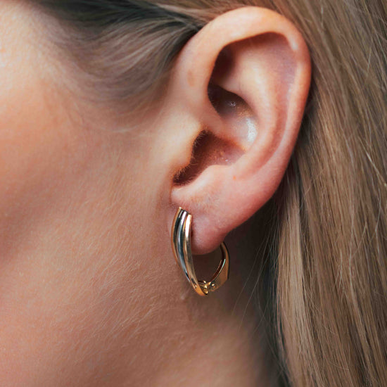 Auksiniai auskarai su graviruote