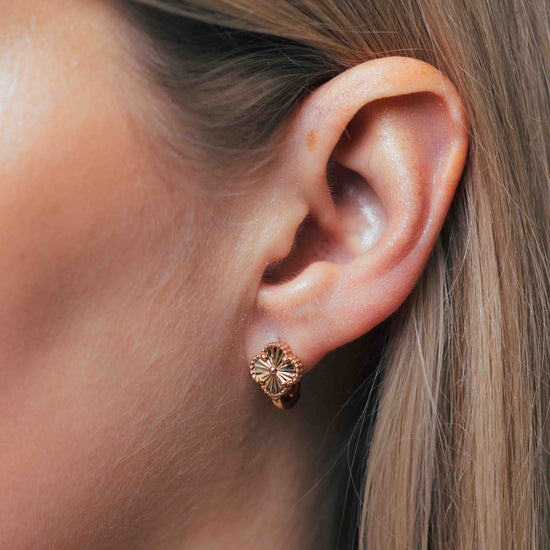 Išpuoštos formos auskarai