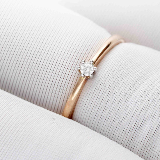 Sužadėtuvių žiedas iš raudono aukso su deimantu