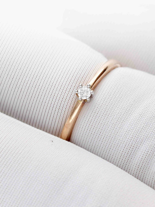 Sužadėtuvių žiedas iš raudono aukso su deimantu