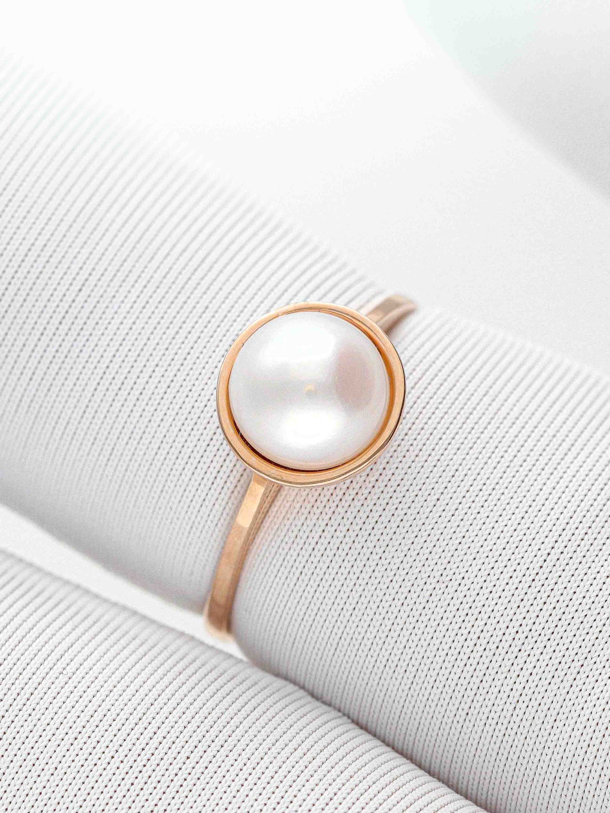 Elegantiškas perlu žiedas moterims