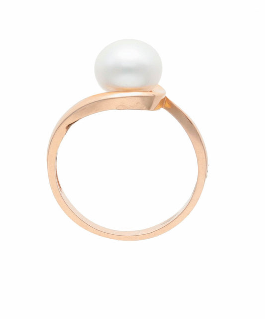 Stilingas žiedas su perlu ir elegantišku žiedo dizainu