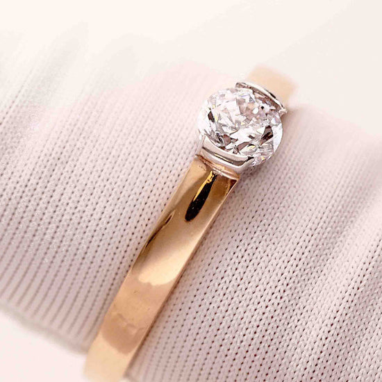 Paprastas raudono aukso žiedas su cirkoniu