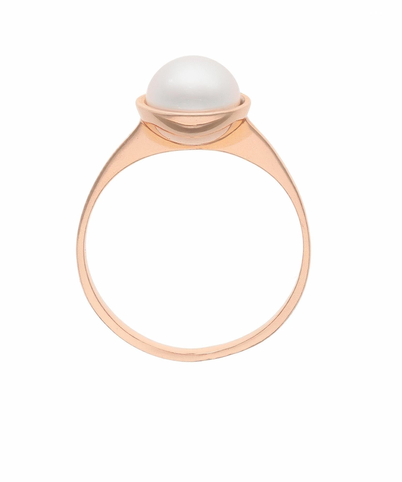 subtilaus dizaino žiedas su perlu