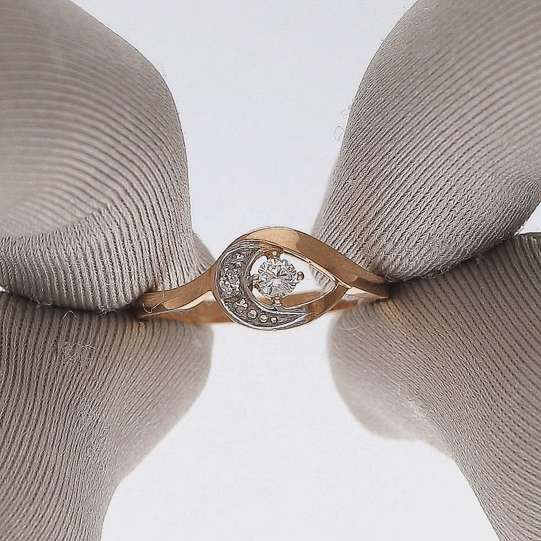 Auksinis žiedas su akmenimis