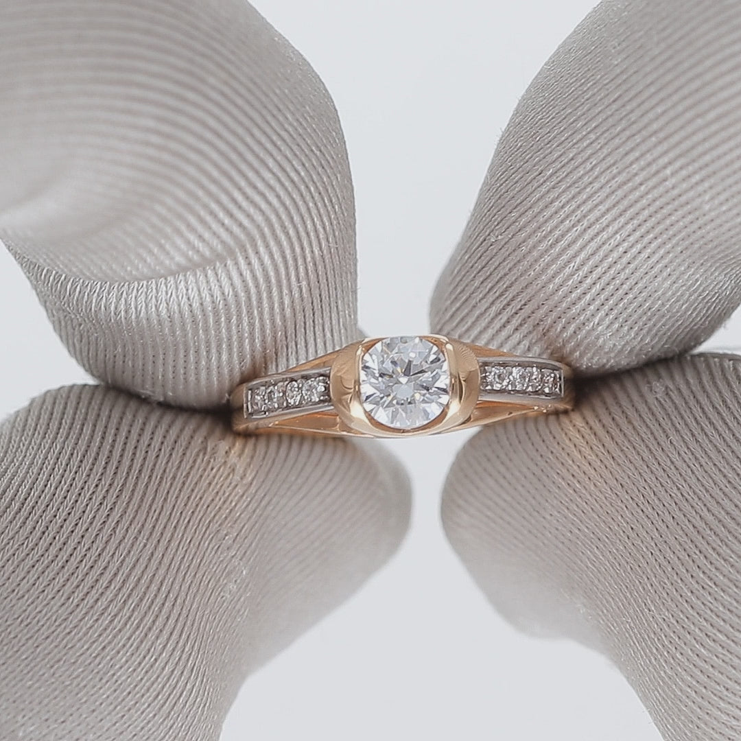 Elegantiškas auksinis žiedas