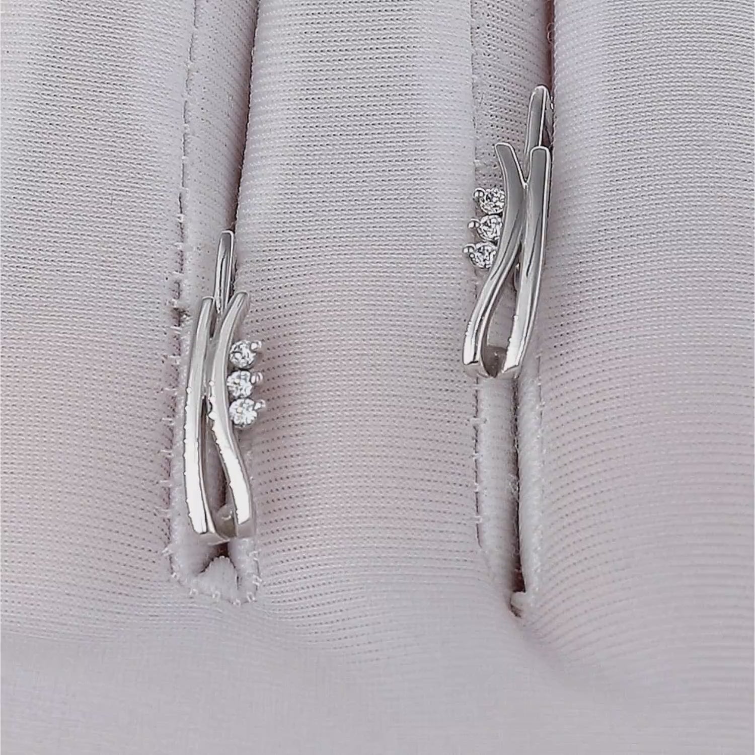 Auksiniai auskarai su akmenukais