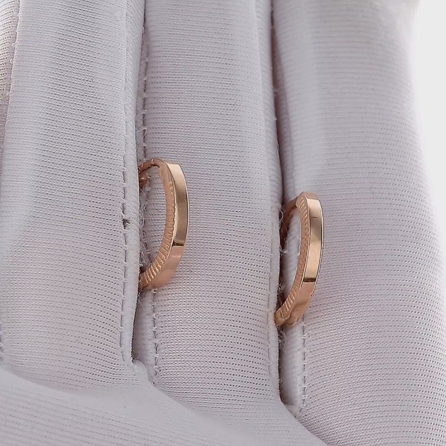 pirkti auksinius auskarus internetu – paprasta ir greita.