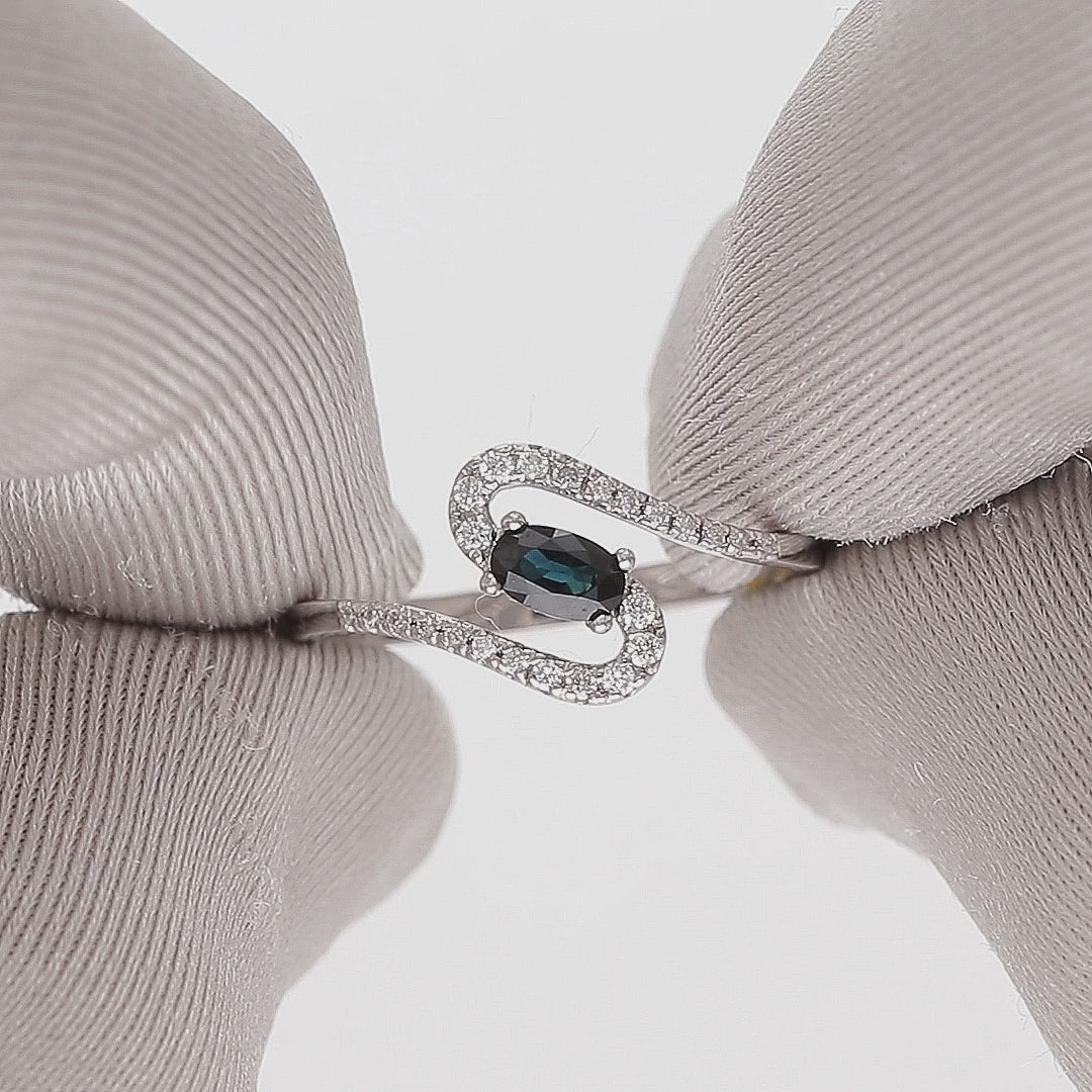 Prabangus žiedas su safyru ir briliantais