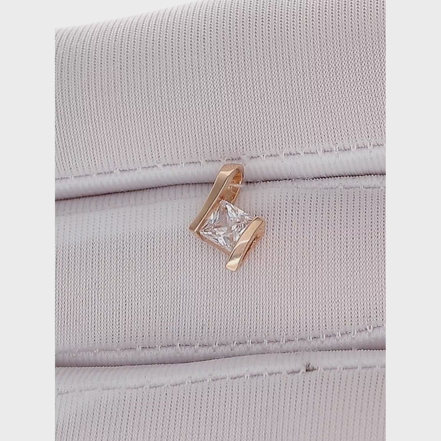 Modernus pakabukas su cirkonio akcentu