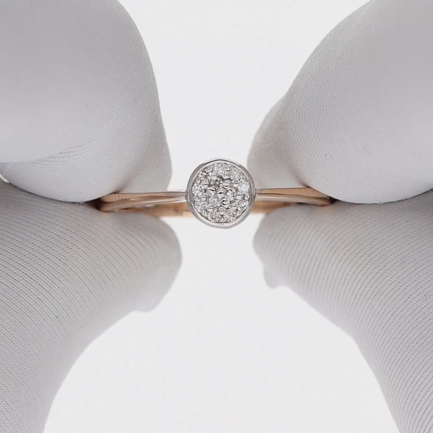 Elegantiškas rožinio aukso žiedas su dekoratyvine galvute