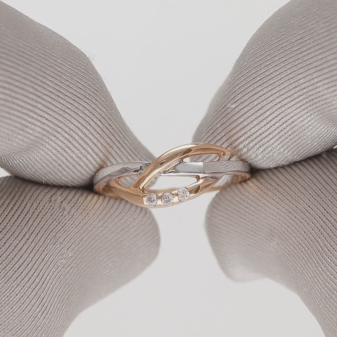 Elegantiškas auksinis žiedas