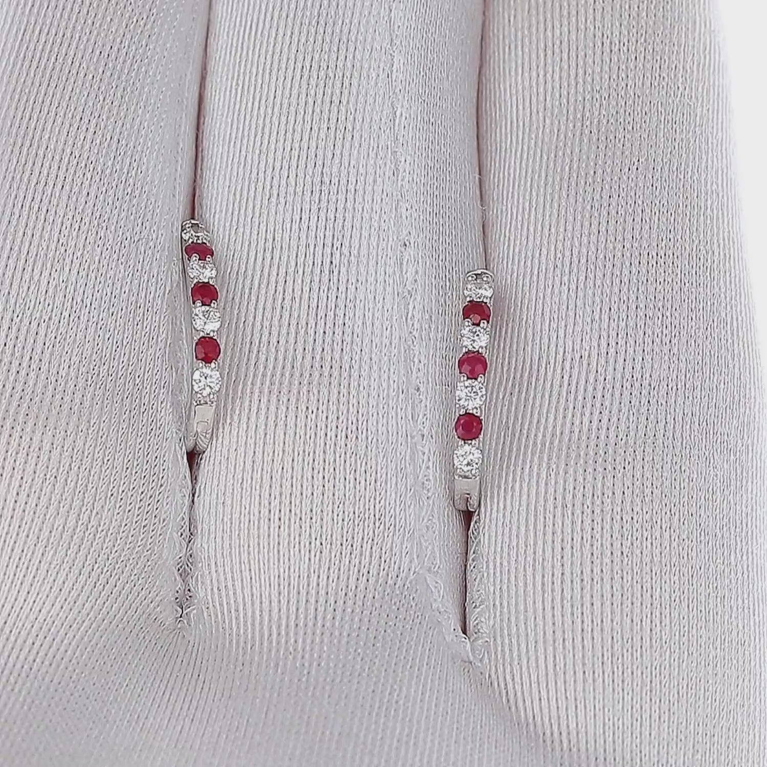 Balto aukso auskarai su rubinais – užsegimo konstrukcija