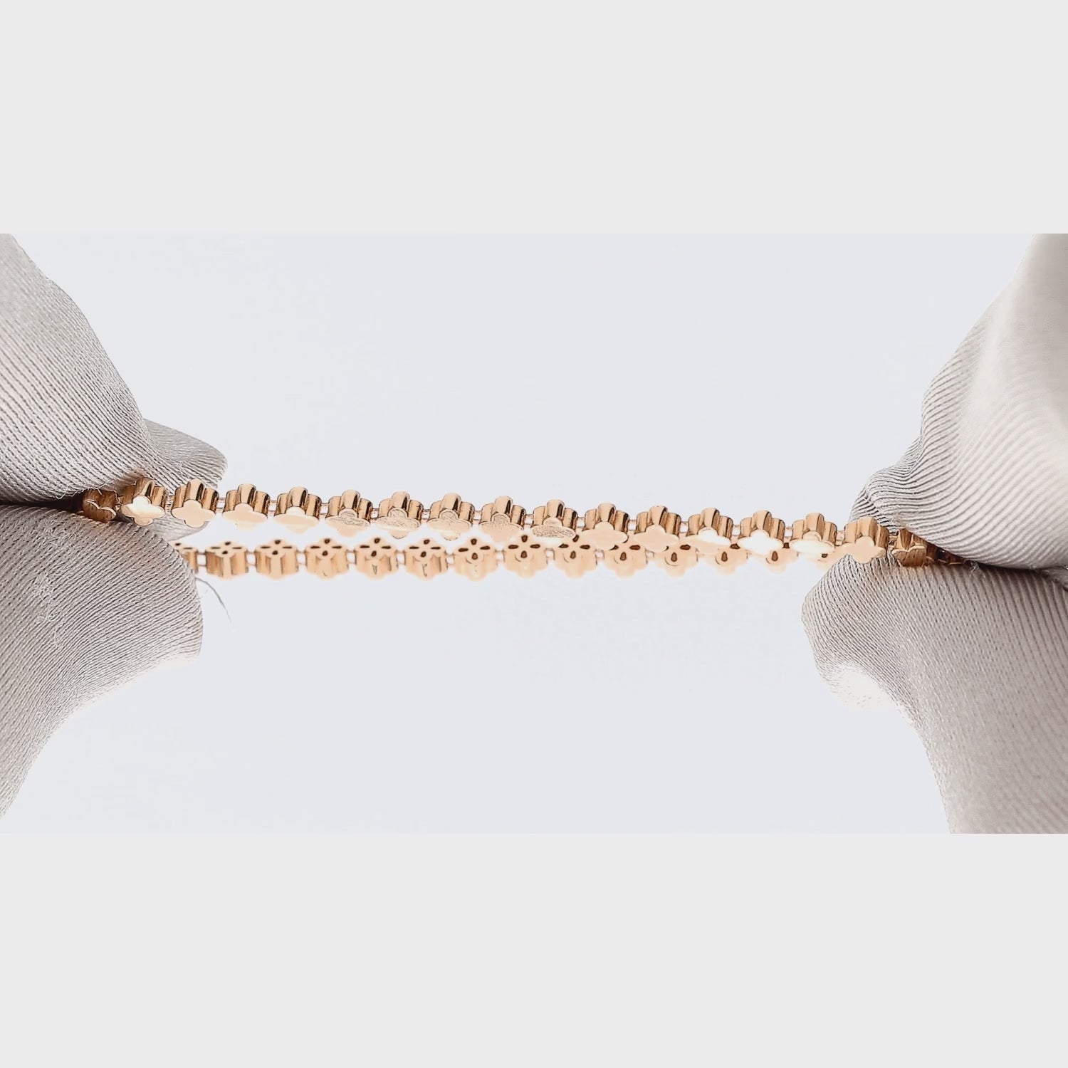 85 prabos rausvo aukso apyrankė su dobilo formos dekoratyviniais elementais