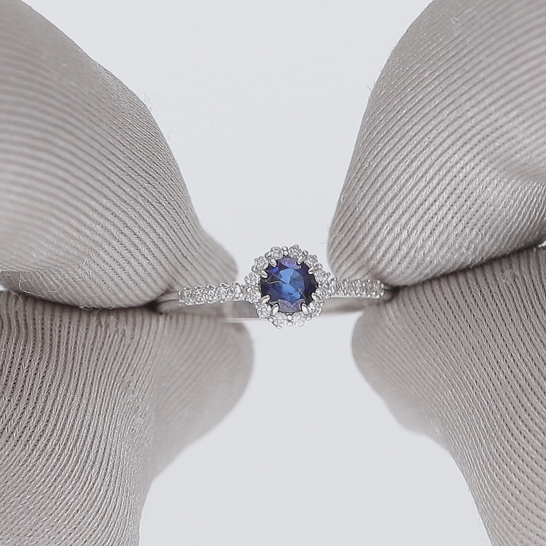 Auksinis žiedas 16 dydis su safyru