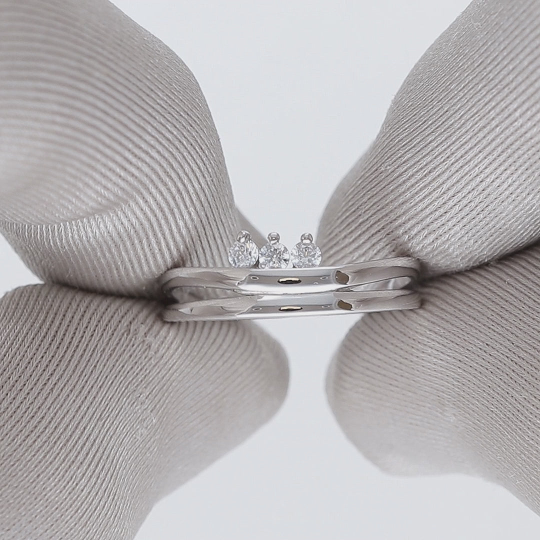 Elegantiškas balto aukso žiedas