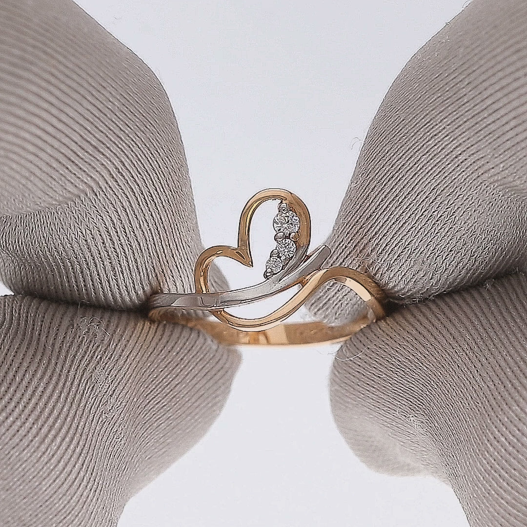 Moteriškas auksinis žiedas širdelės formos