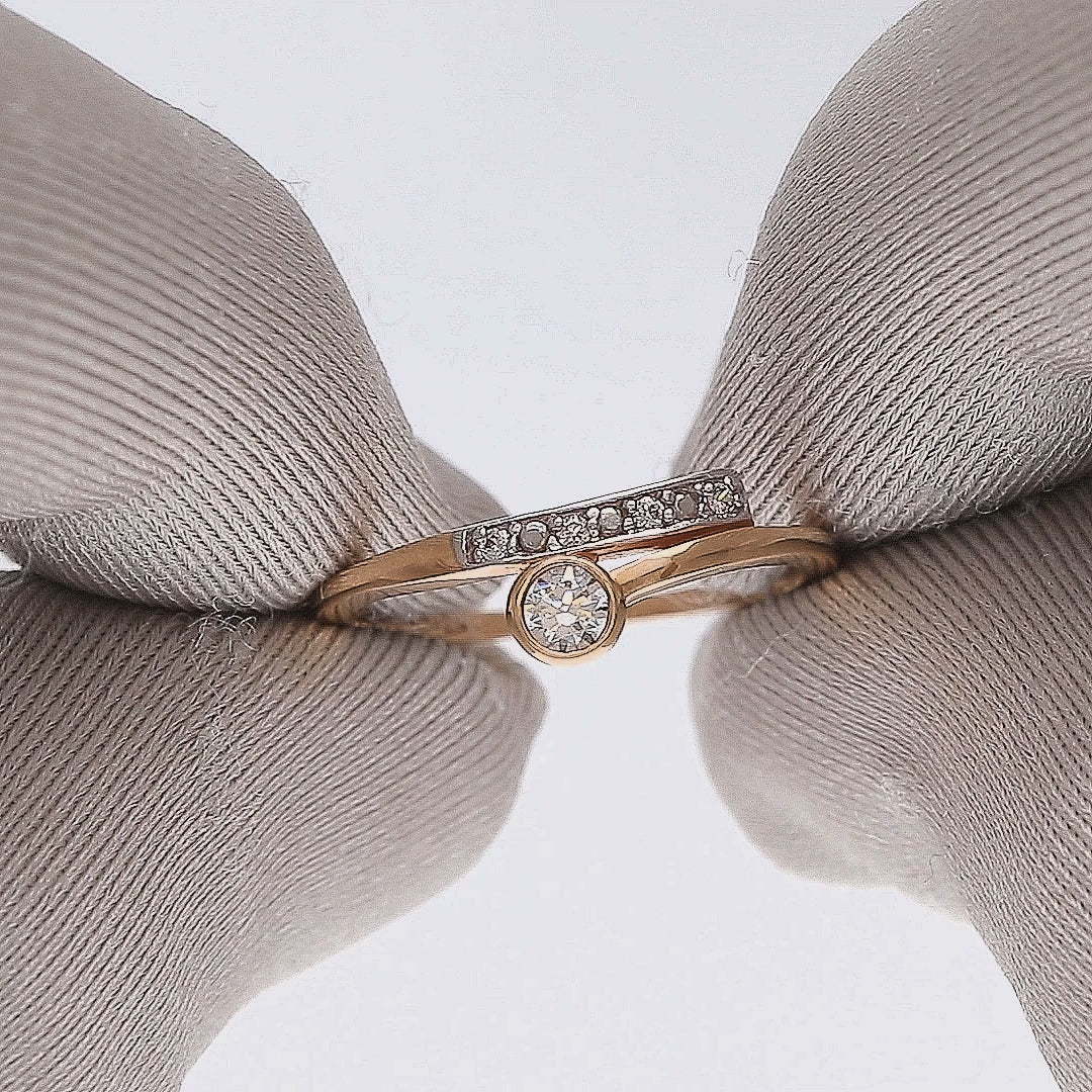 Moteriškas auksinis žiedas su cirkoniais