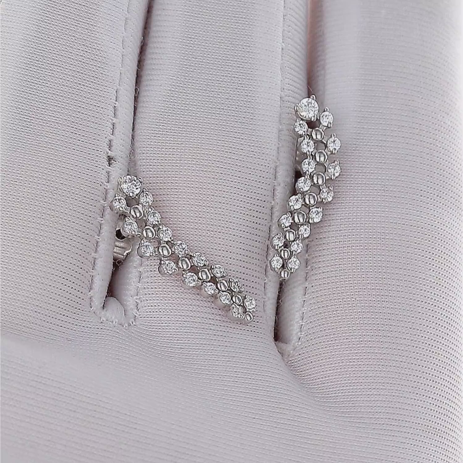 Smulkių akmenukų auskarai