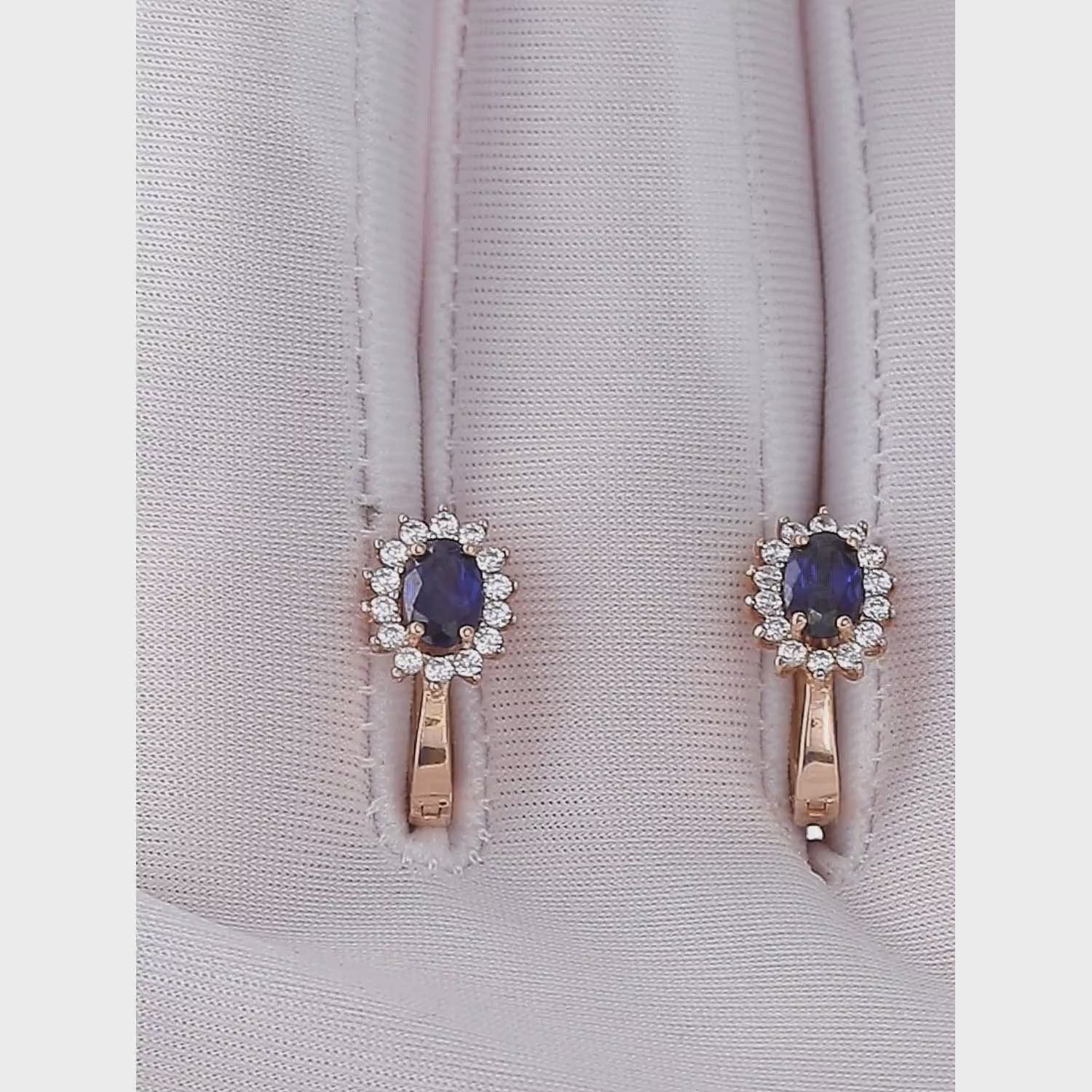 Ovalaus mėlyno akmens auskarai