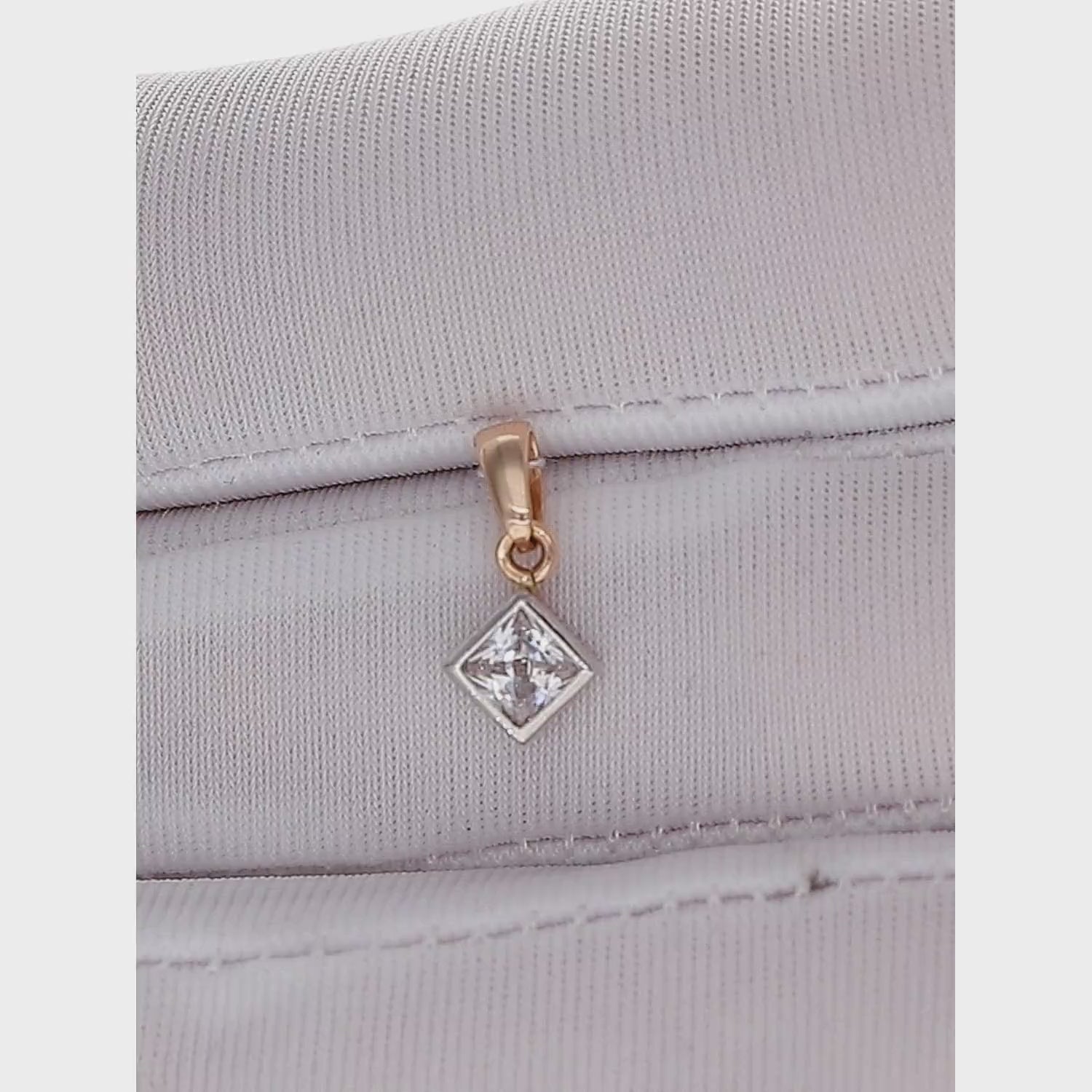 Elegantiškas auksinis pakabukas su cirkoniu