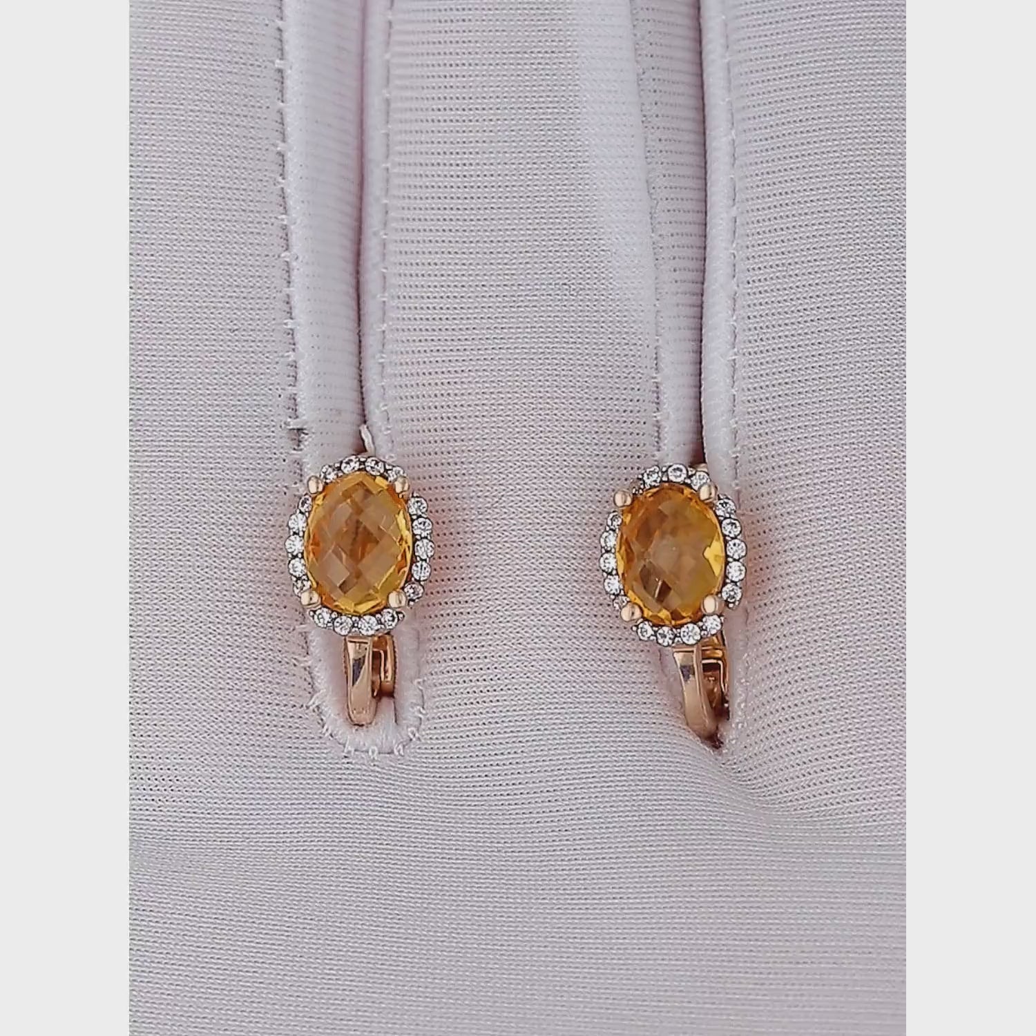 Auskarai su citrinais