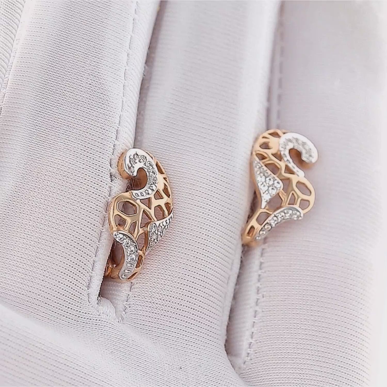 Auksiniai auskarai internetu – patogus apsipirkimas.