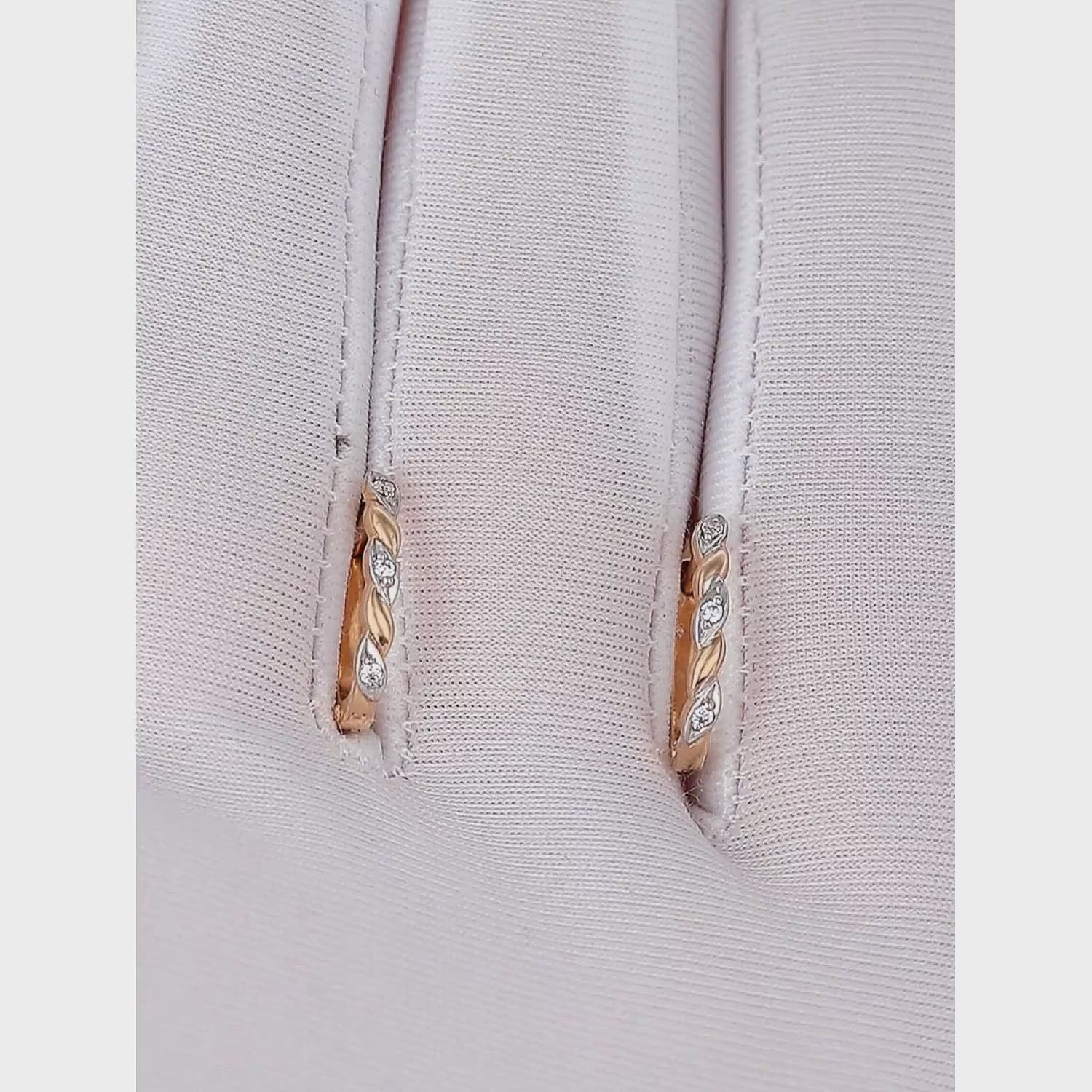 585 prabos auksiniai auskarai su švytinčiais akmenimis